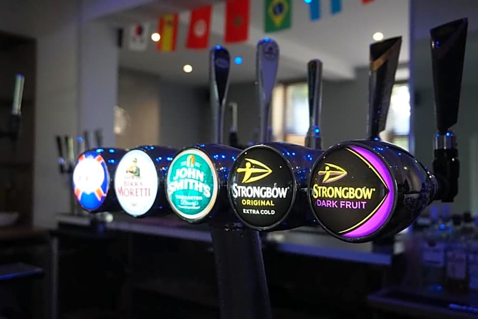 Broadfield Park Hotel by Belvilla