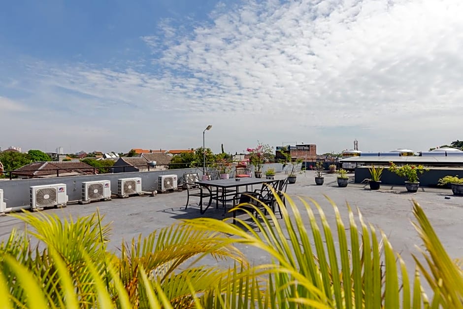 Sans Hotel Box Mansion Surabaya by RedDoorz