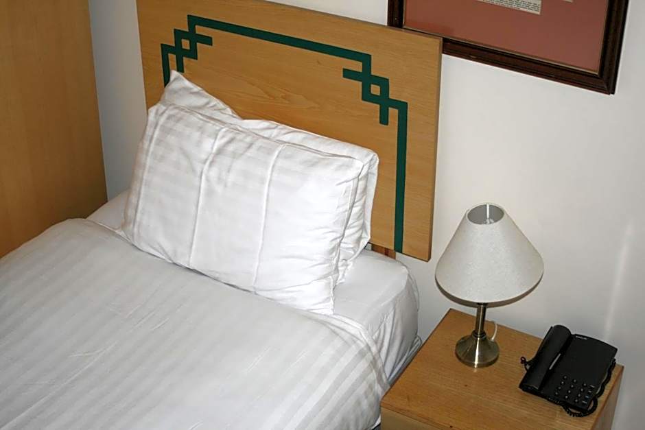 Hanover Hotel & McCartney's Bar