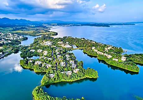 Lushan West Sea Resort, Curio Collection by Hilton