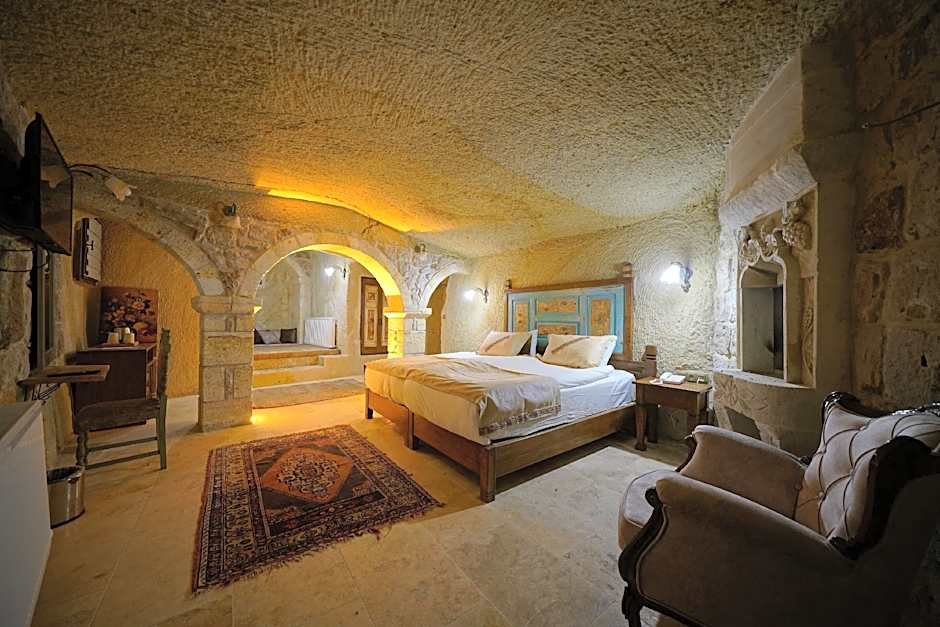 Serenus Cave Suites