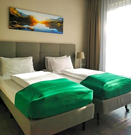 Standard Twin Room with Garden View