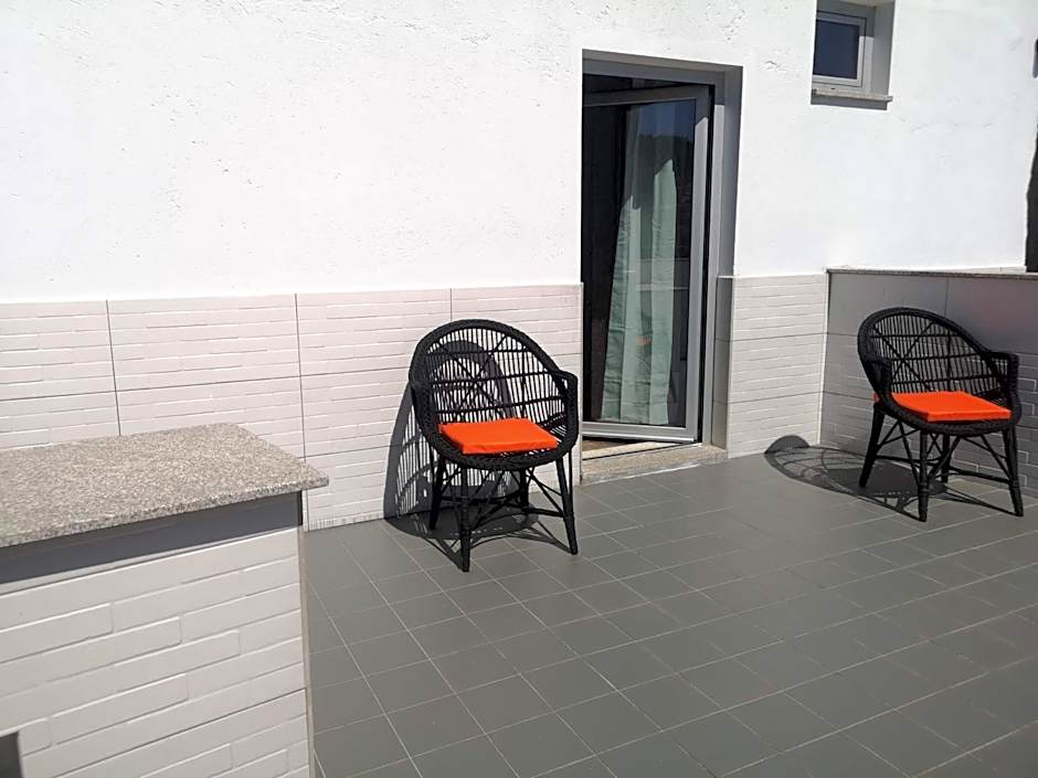 Leonchic - Guest House com Piscina de Água Salgada