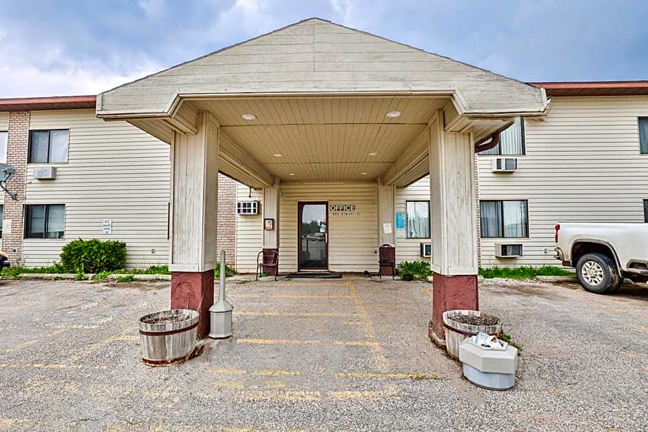OYO Hotel Pipestone MN, Canterbury Park