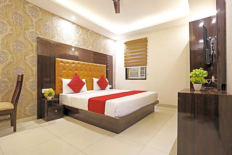 Hotel Iconic Suite - Near Delhi Airport