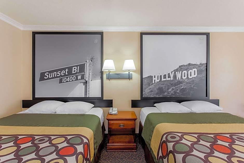 Super 8 by Wyndham Los Angeles Downtown