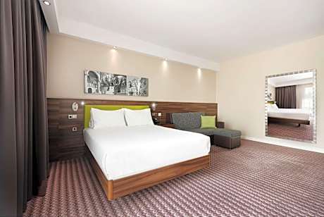 Queen Room - Accessible