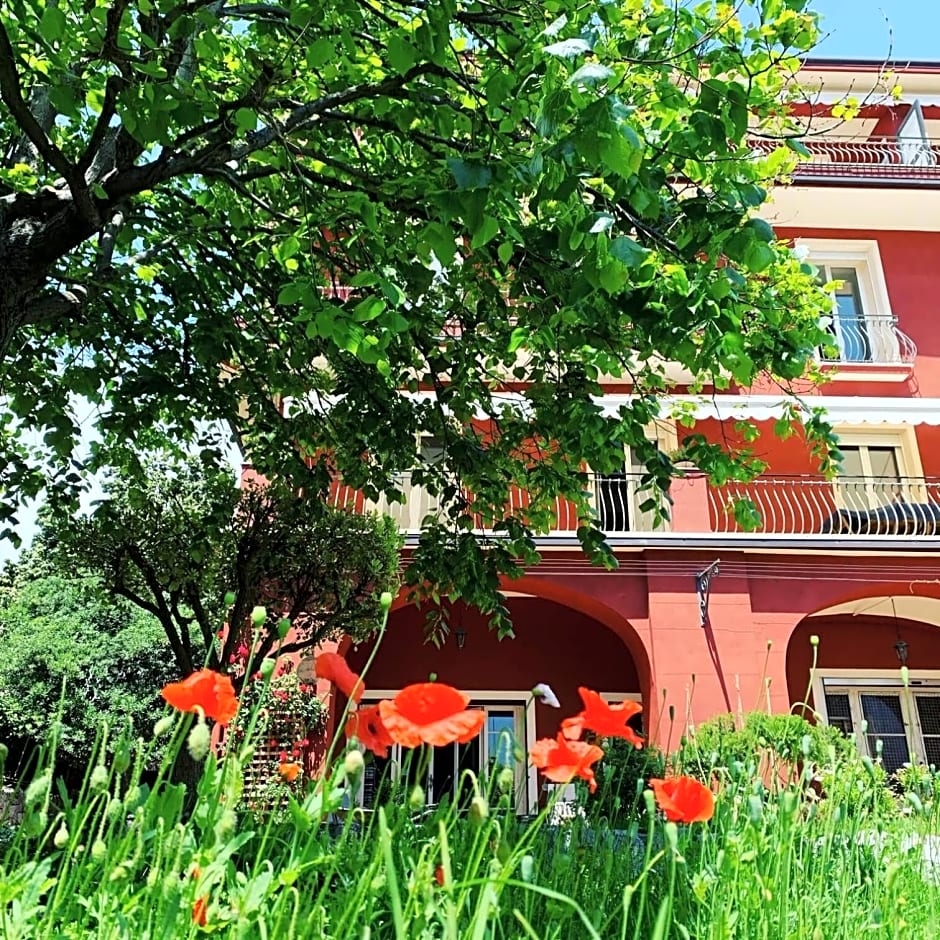 La Fabrique à Poupées - Chambres et Appartements de charme au coeur de Menton