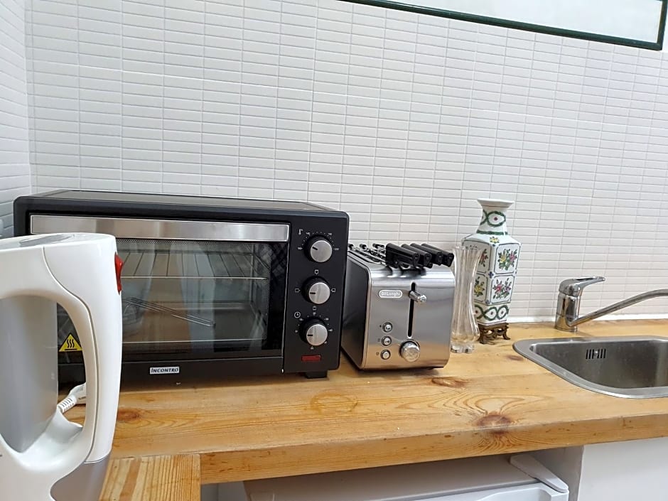 Qu4ttro I D'Angleterre Guest House