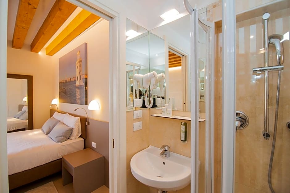 Leone Hotel