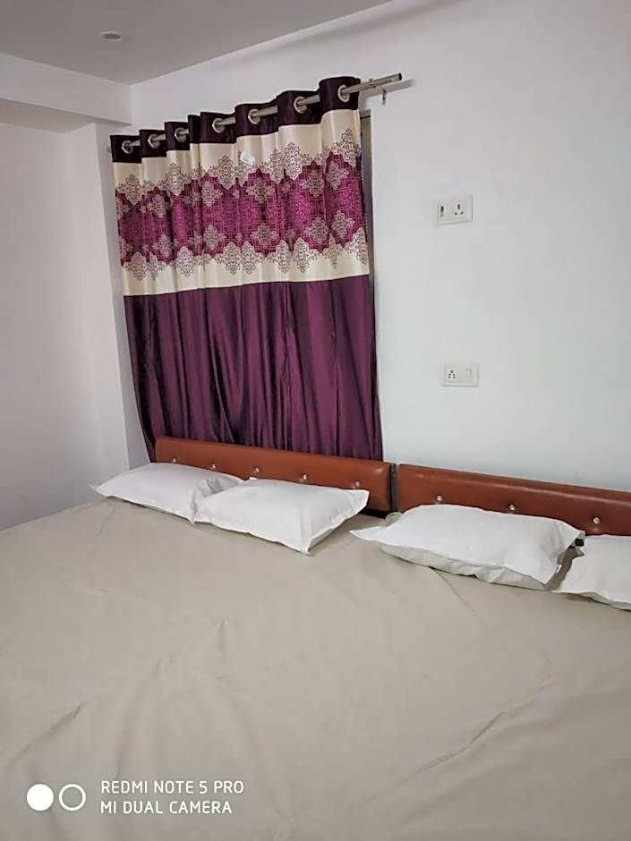 New Hotel Yatri Niwas – Varanasi, VA