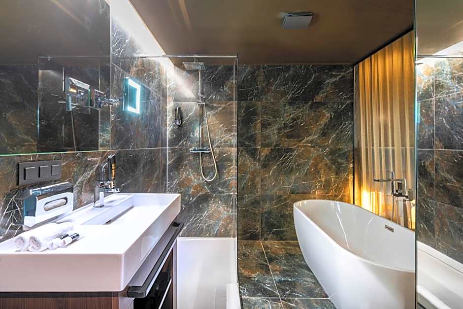 BOUTIQUE HOTEL11 with rooftop SPA