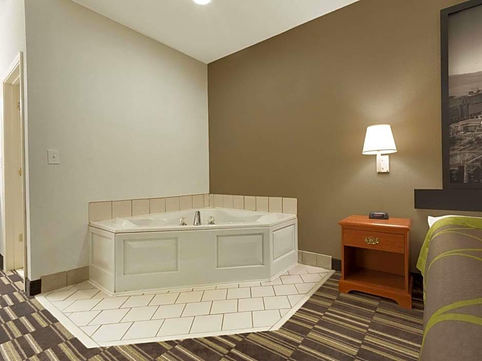 Super 8 by Wyndham Chatsworth/Dalton