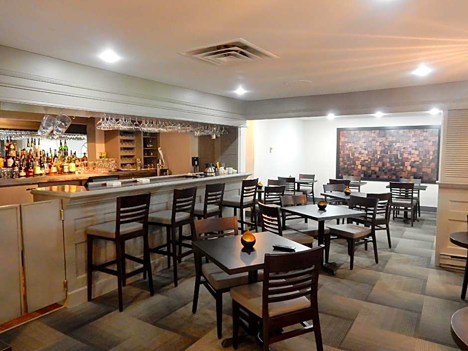 Dannys Hotel Suites; SureStay Collection by Best Western