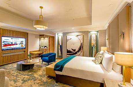 Premier King Suite