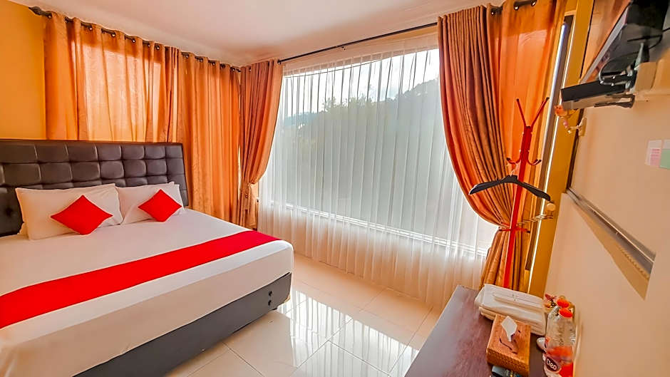 Red Chilies Hill Hotel