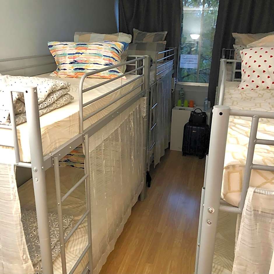 Female dorm- Femme dortoir Paris 8pm-10am