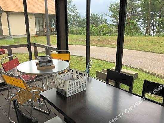 Heart Land Hills in Noto 37 Trailer House Sho