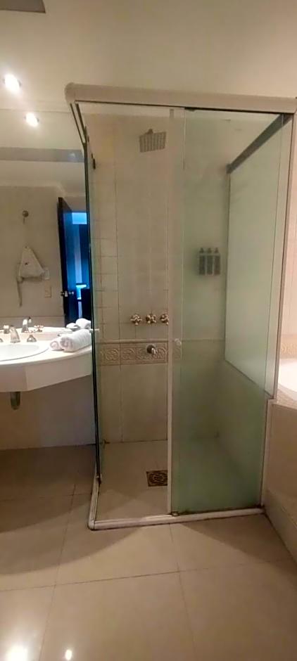 Plaza Real Suites Hotel