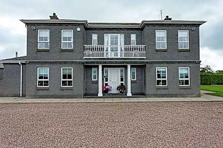 Self Contained Deluxe King Studio (Continental breakfast only)