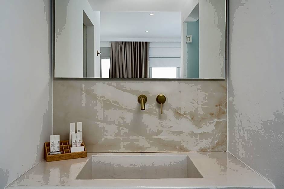 Cycladic Suites & Spa