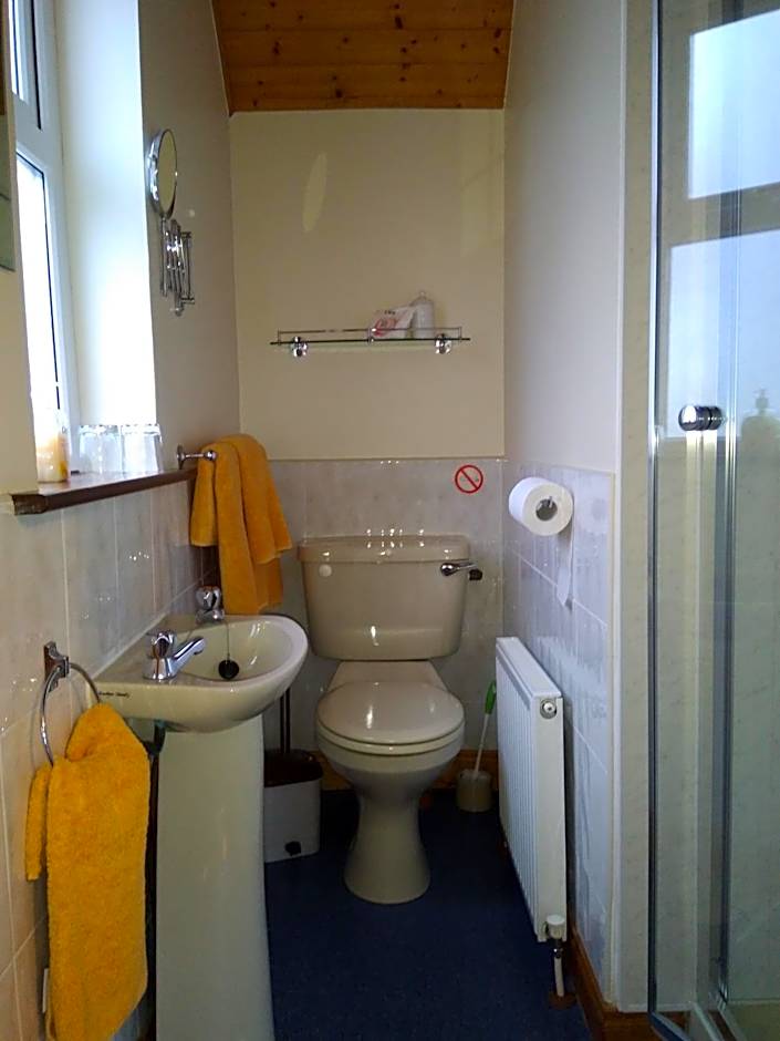 Twin Oaks Bed & Breakfast