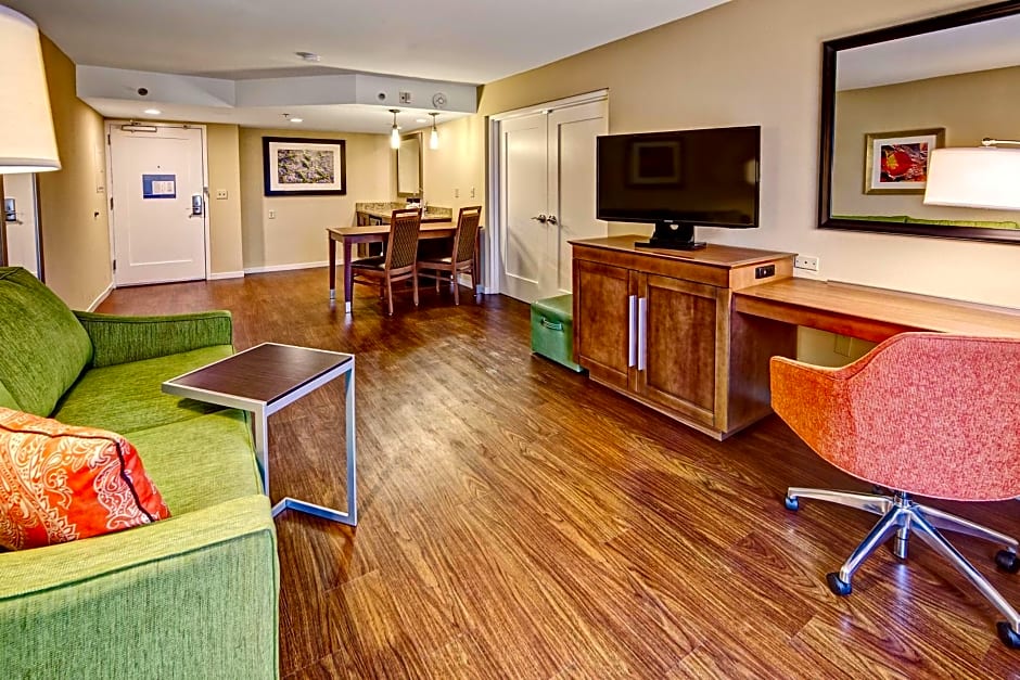 Hampton Inn and Suites Asheville Airport