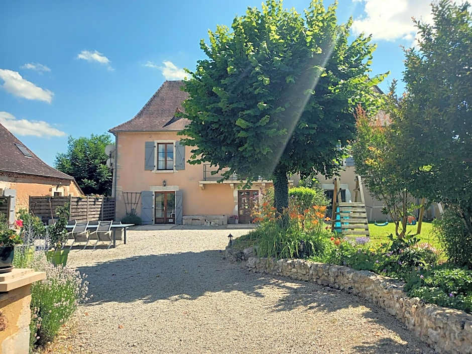 Au pays de Jacquou : Chambre d’hôtes et table d’hôtes