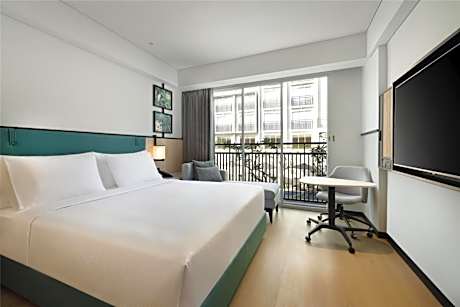 King Guest Room with Pool View