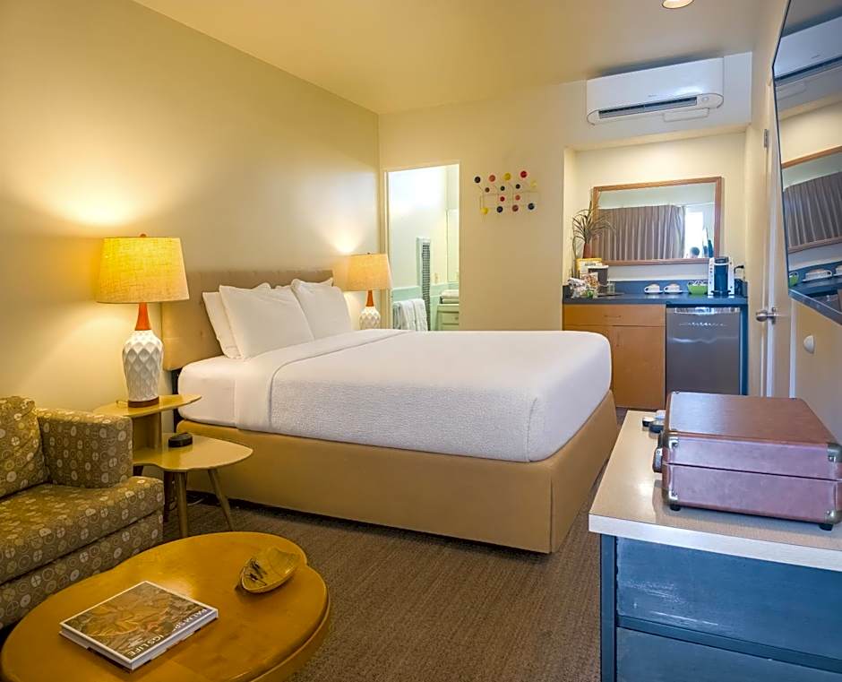 The Hideaway - 21 and Over - A Town & Desert Boutique Hotel
