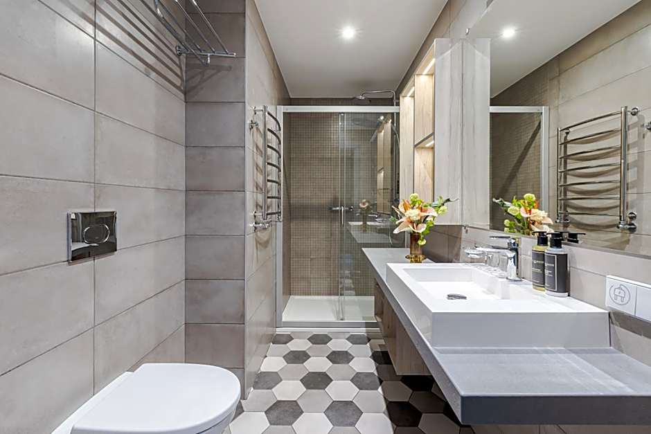 Metropole Hotel by Semarah