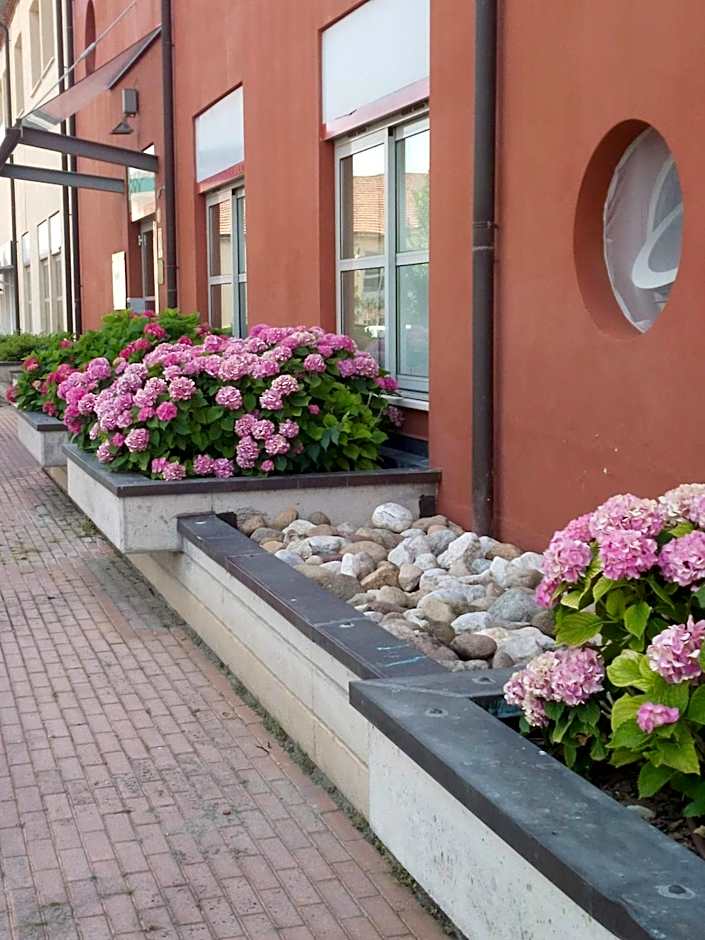 Vista Hotel & Residence