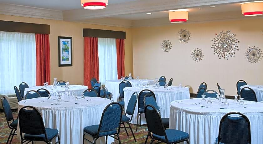 Holiday Inn Express Hotel & Suites Saginaw By IHG