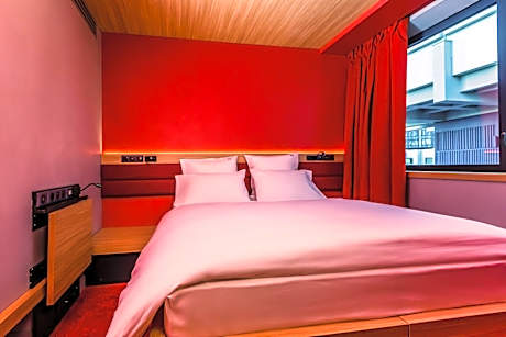 Quadruple Room with Private Bathroom with Seine View