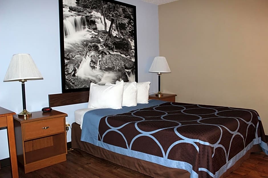 Super 8 by Wyndham East Stroudsburg/Poconos 