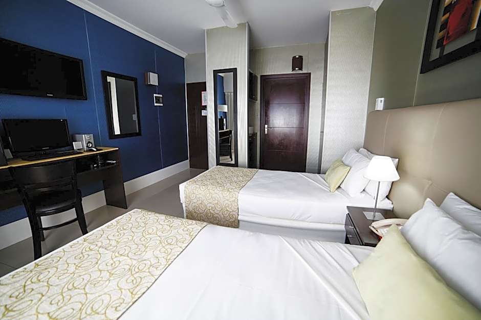 Ker Urquiza Hotel & Suites