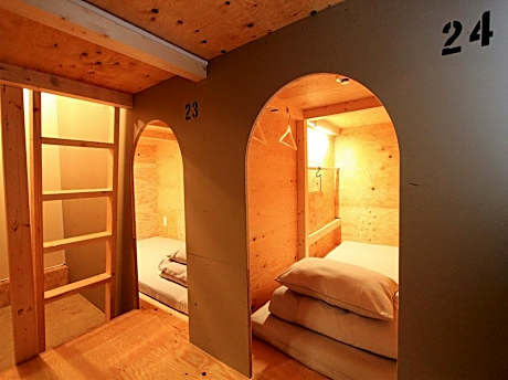 2 People in 8-Bed Dormitory with Shared Bathroom - Mixed