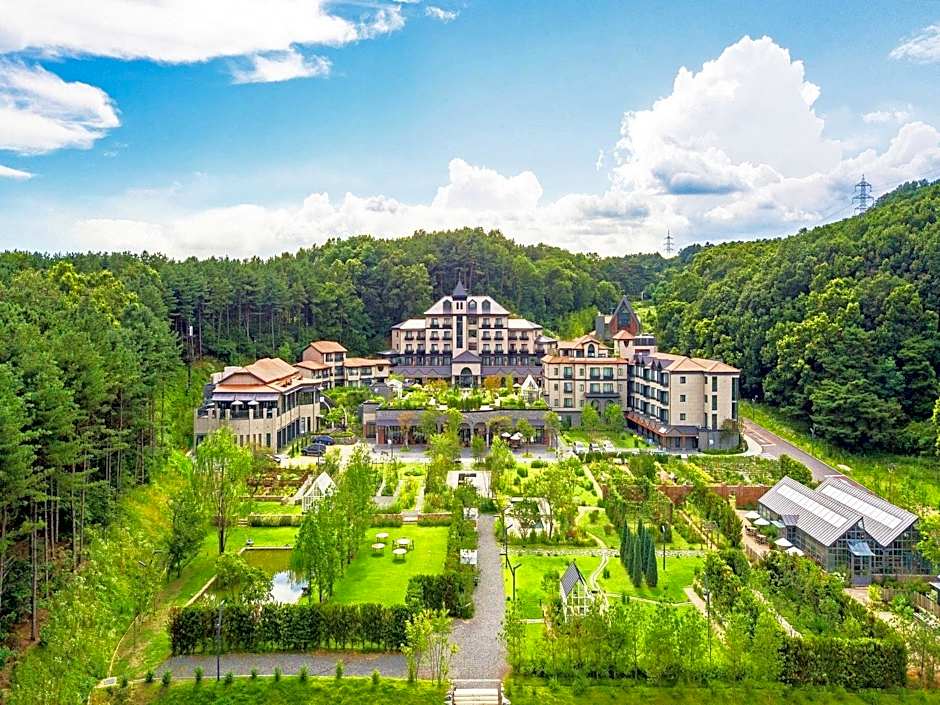 Eden Paradise Hotel