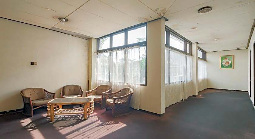 Istana Hotel Bandung Mitra RedDoorz