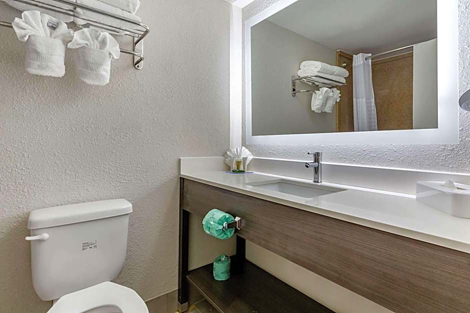 Clarion Pointe Raleigh Midtown