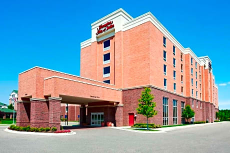 Hampton Inn & Suites Detroit/Airport Romulus