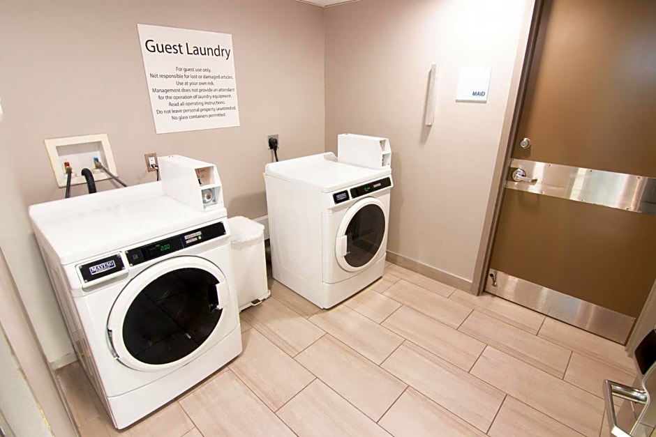 Holiday Inn Express and Suites Fort Lauderdale Airport West By IHG