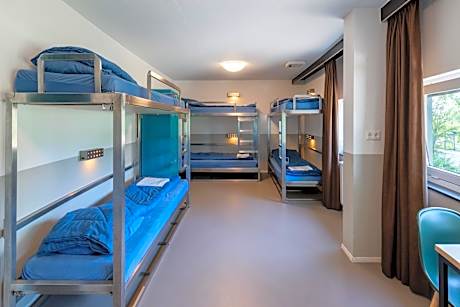 Quadruple Room with Private Bathroom and Shower