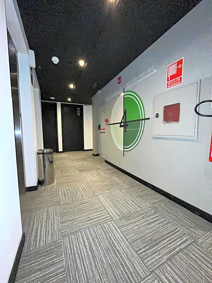 ibis styles Montevideo Biarritz