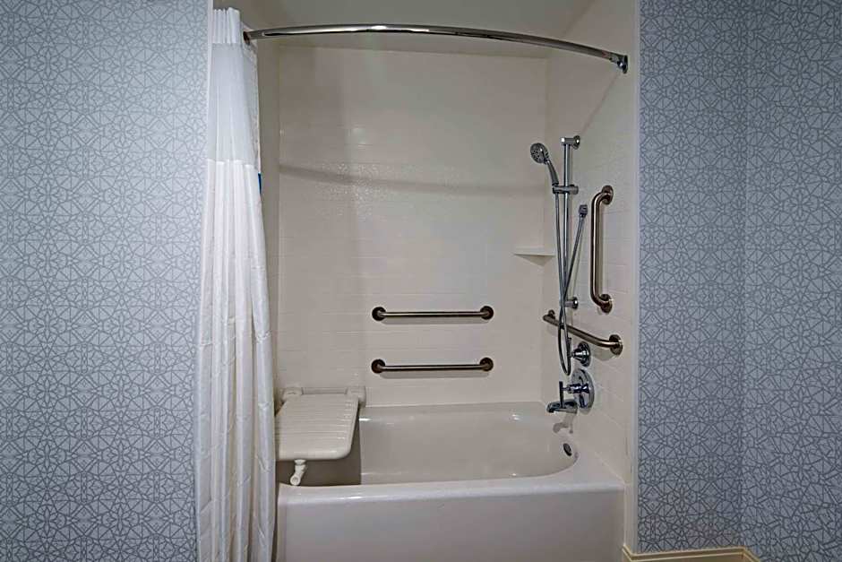 Hampton Inn By Hilton & Suites Gilroy, CA