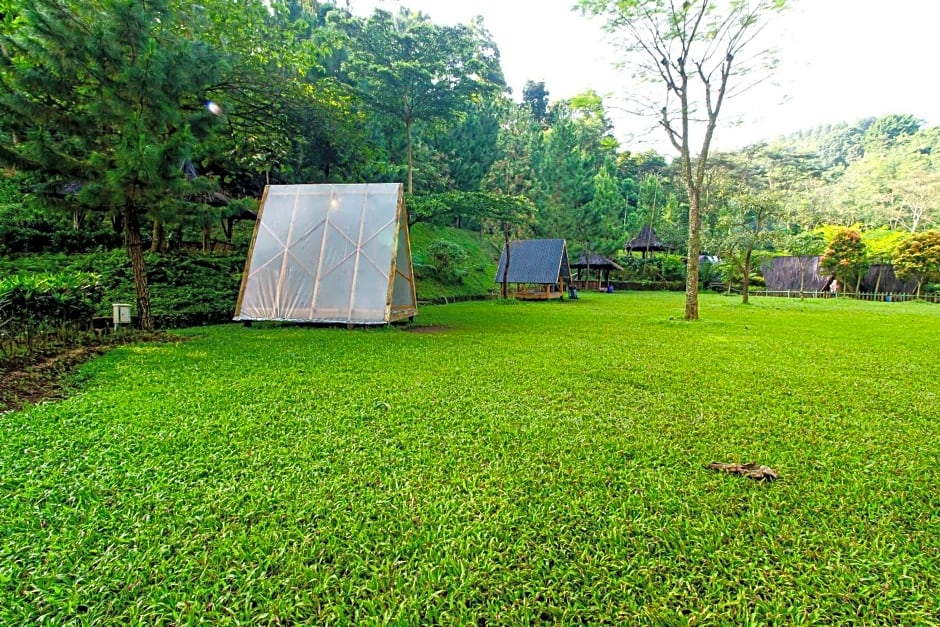 OYO HOMES 91242 Desa Wisata Cibuntu Kuningan Syariah