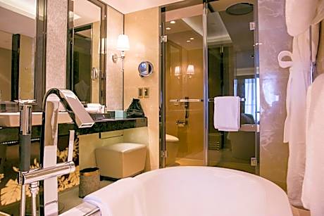 Ocean View Executive Twin Room with Lounge Access