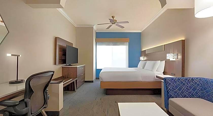 Holiday Inn Express Hotel & Suites Bakersfield Central By IHG