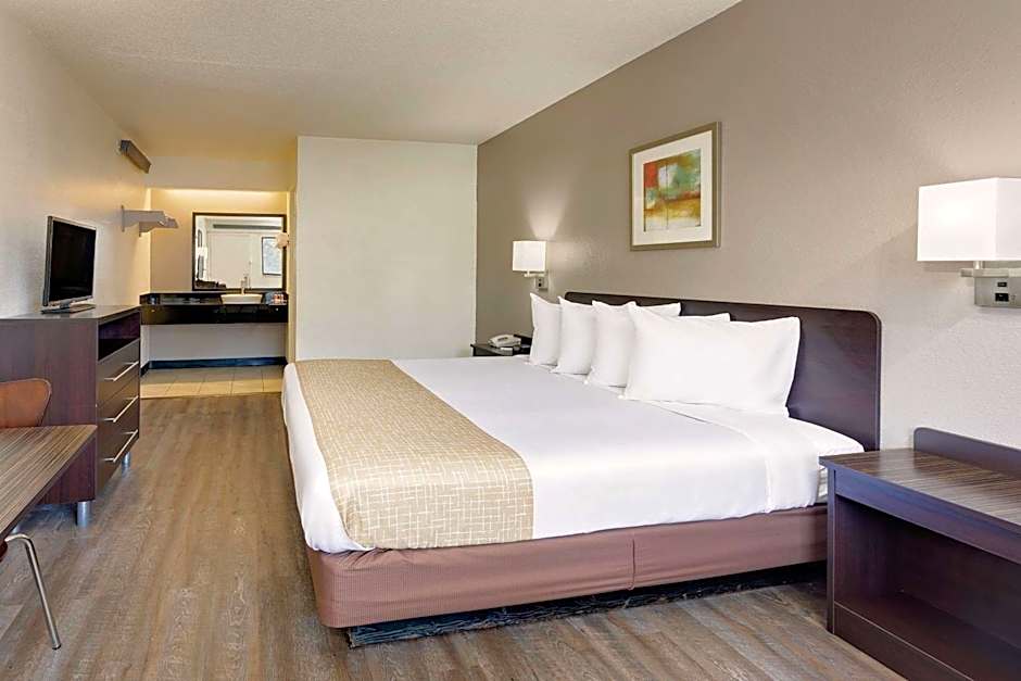 Travelodge by Wyndham College Park