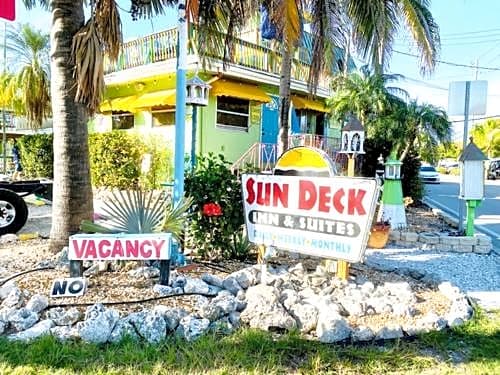 Sun Deck Inn & Suites